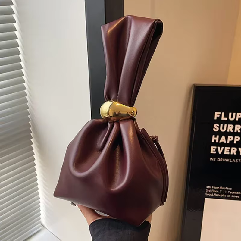 Pochette personnalisée en cuir souple pour femmes