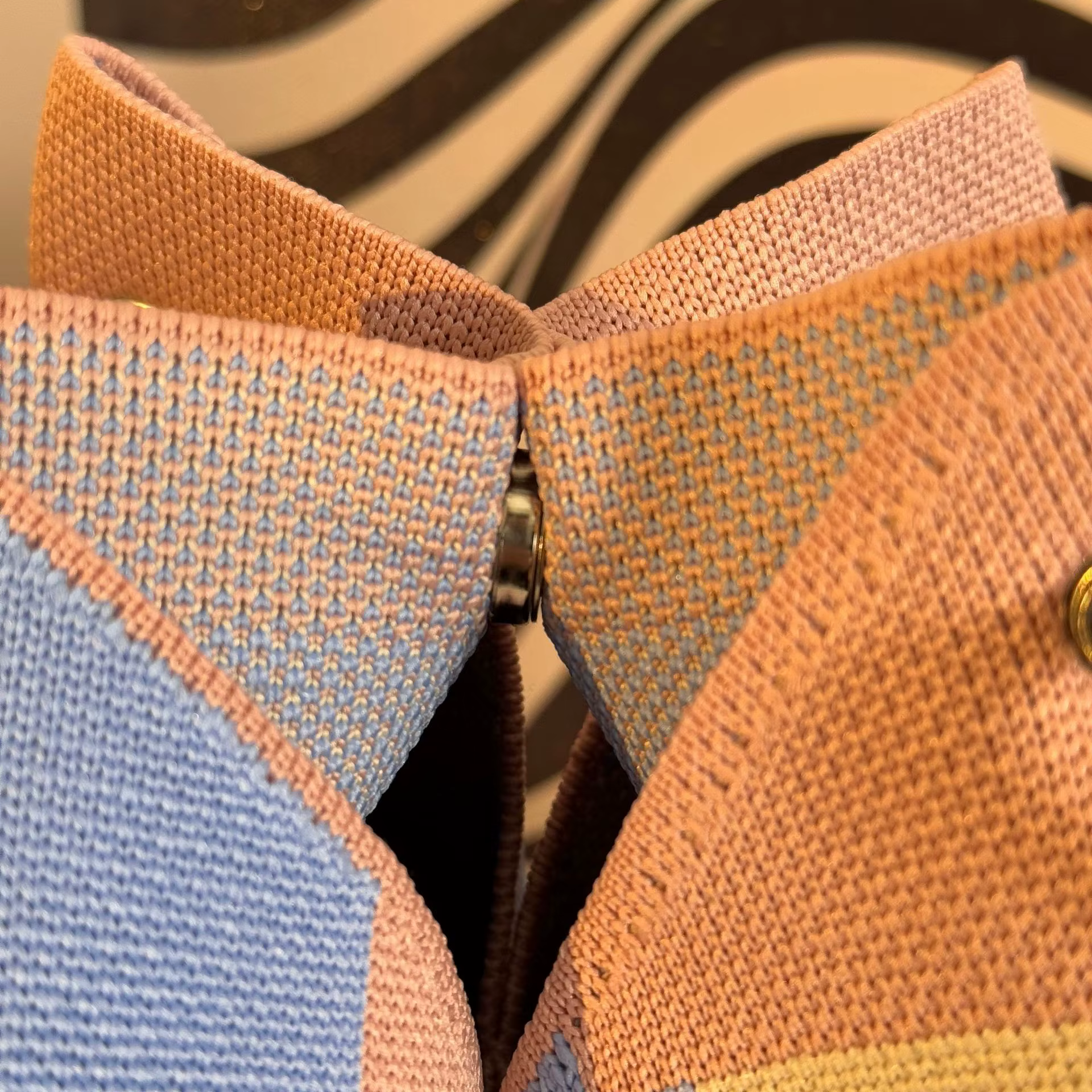 Sac à main à rayures colorées