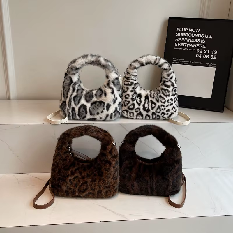 Pochette de soirée de luxe en fausse fourrure léopard