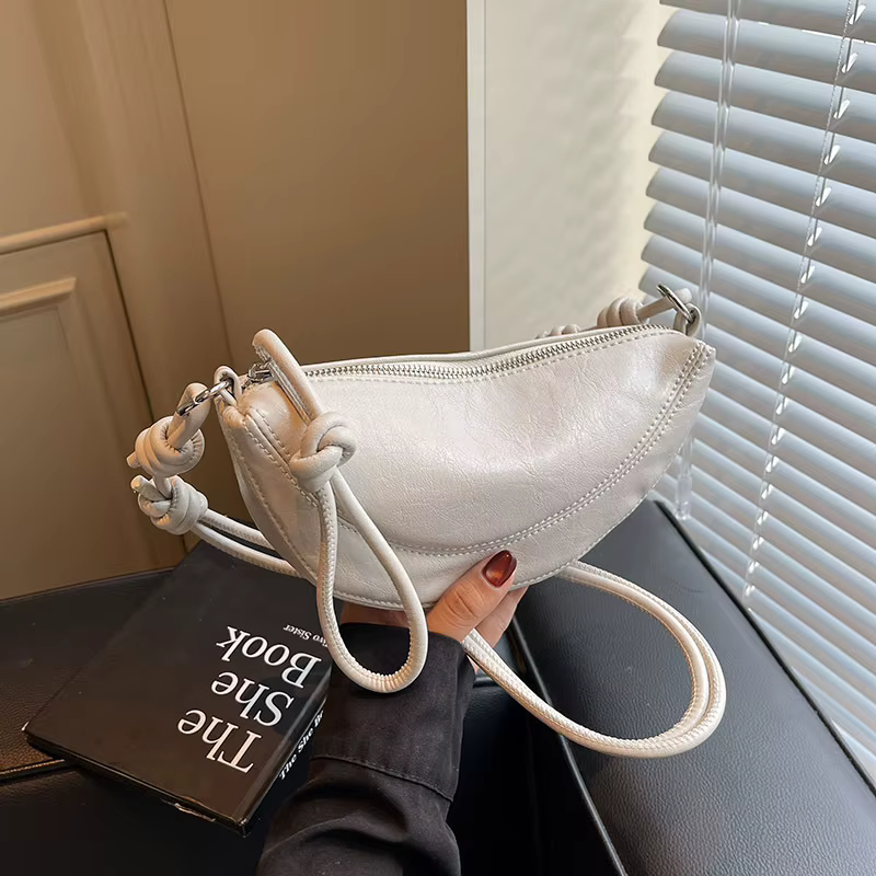 Sac à bandoulière en cuir souple en forme de dumpling pour femme, idéal pour les trajets quotidiens, sac polyvalent à porter en bandoulière ou sous le bras, tendance 2025
