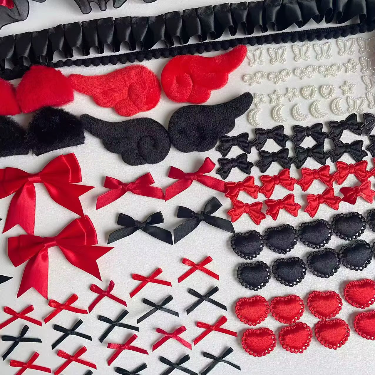 Sac de matériel de bricolage fait à la main en dentelle noire et rouge