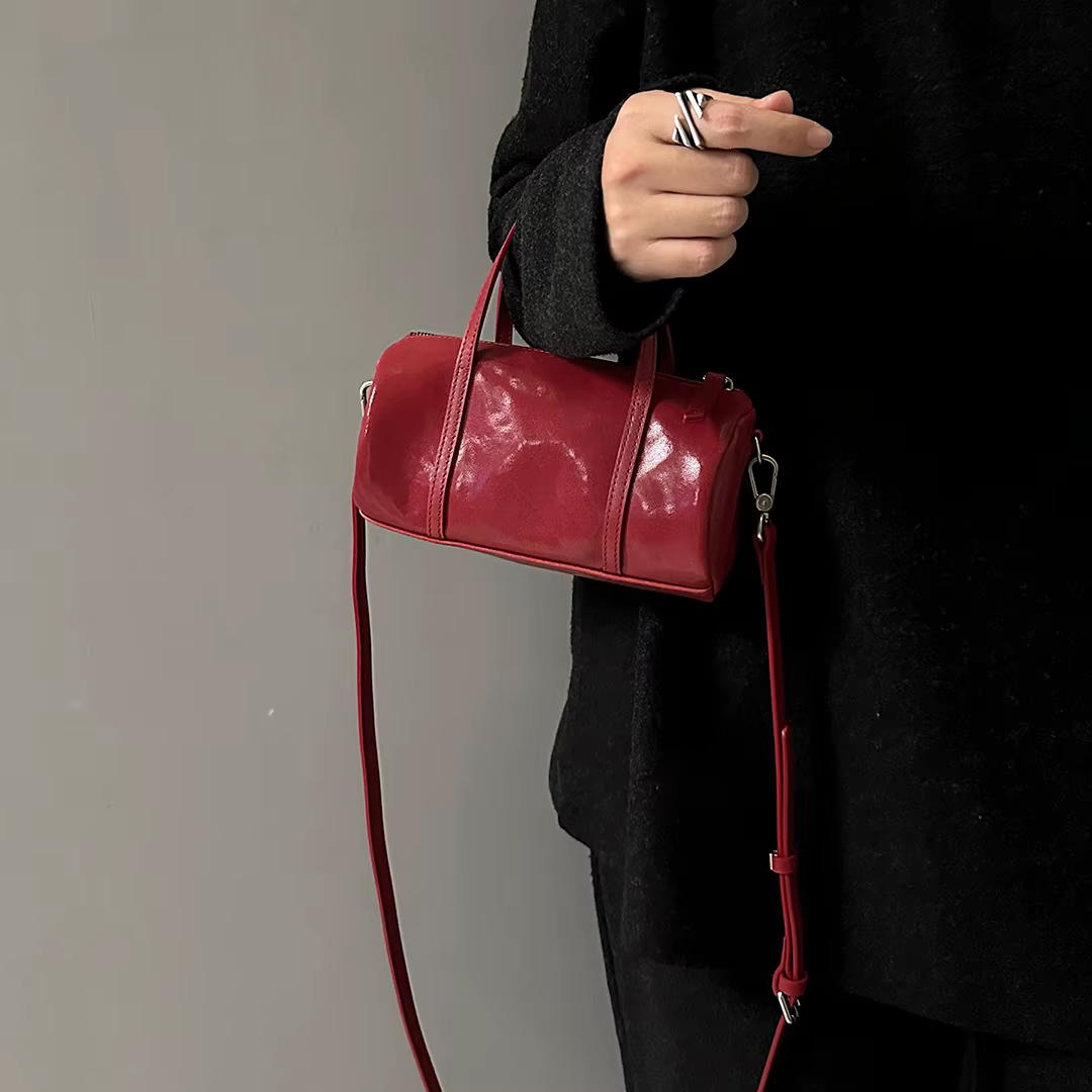 Sac Boston Mini en Cuir Tanné Végétal Mendy avec Poignée Supérieure et Bandoulière Ajustable