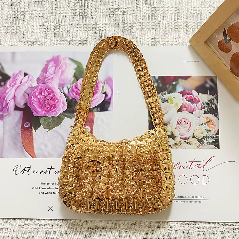 Vintage européen et américain brillant métal paillettes petit sac carré à la main perle tissage dîner sac