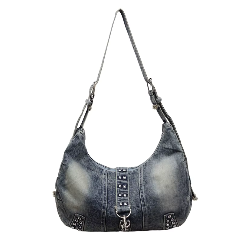 Sac fourre-tout en jean vieilli style vintage pour femme avec accents cloutés