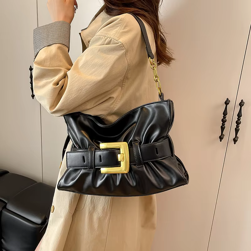 Sac nuage plissé de styliste