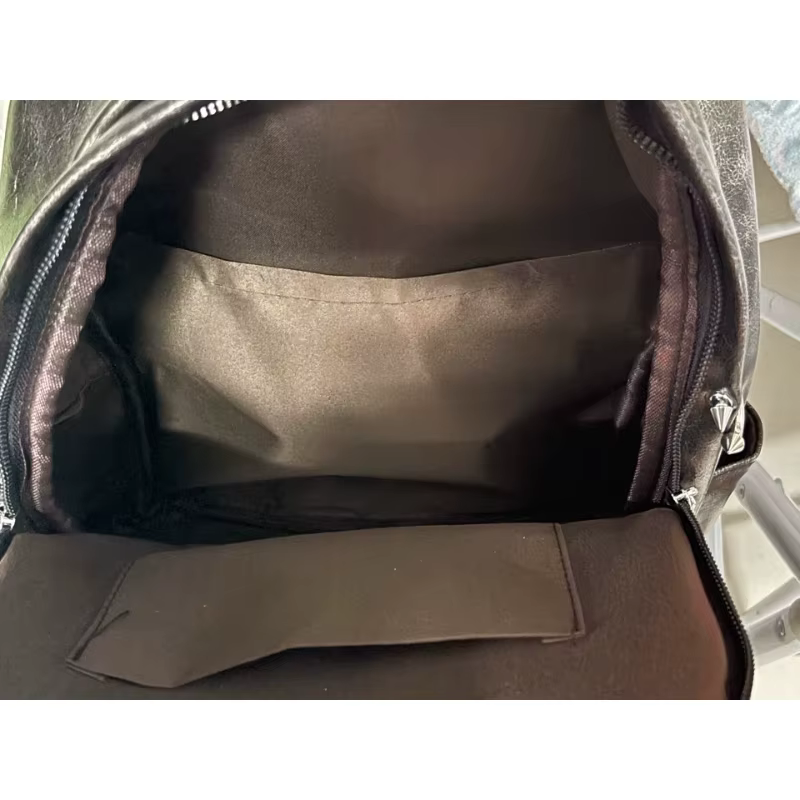 Sac à dos grande capacité clouté style punk sombre pour femme
