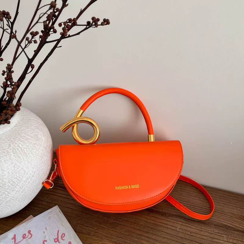 Sac bandoulière de style selle avec sangle