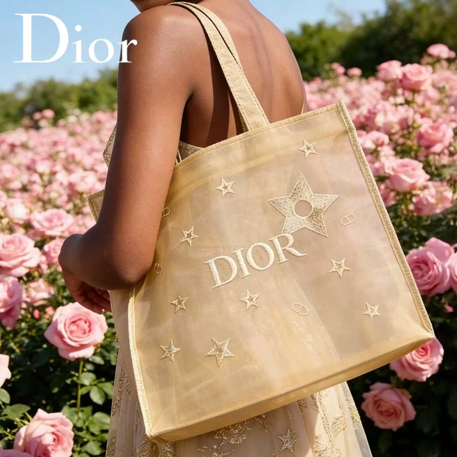 Sac Christian Dior, sac à main de luxe en maille dorée