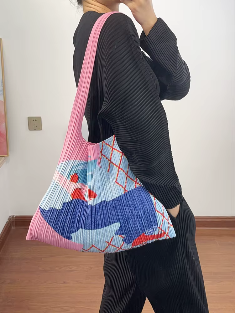 Le nouveau sac à main plissé pour femme de Miyake avec impression est un sac à bandoulière unique pratique pour le shopping