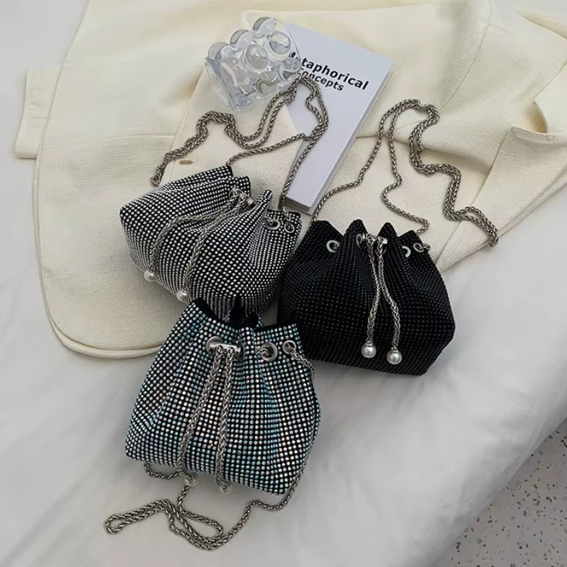 Sac seau décoré de paillettes à la mode