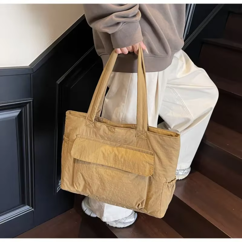 Sac messager pour femme de haute qualité par un créateur renommé - Sac bandoulière élégant en cuir