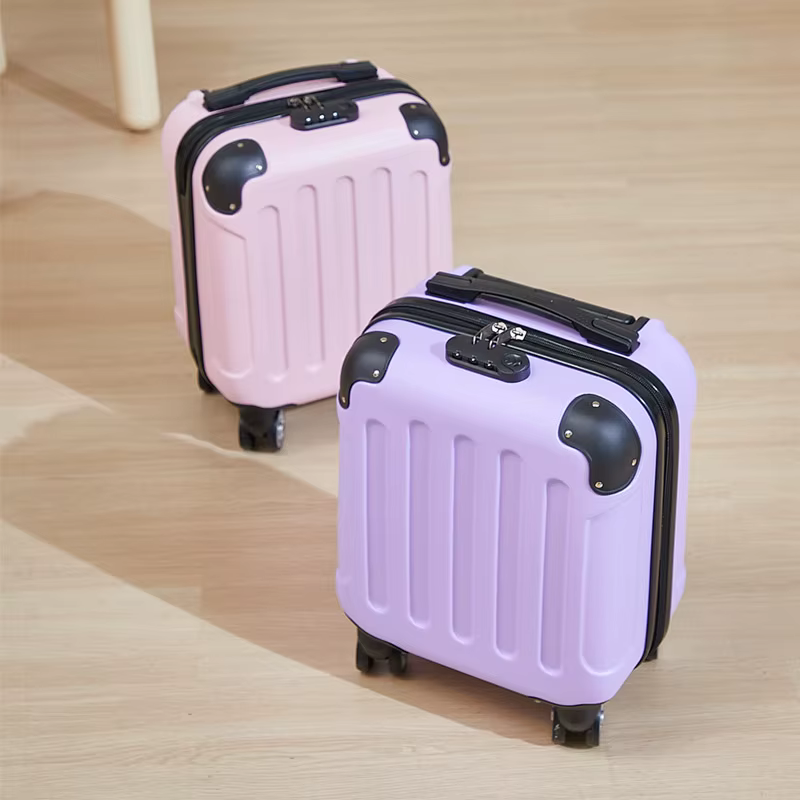 Bagage à main à la mode valise de cabine de 14 pouces parfaite pour les courts voyages comprend un porte-gobelet et un support pour téléphone multi-dire
