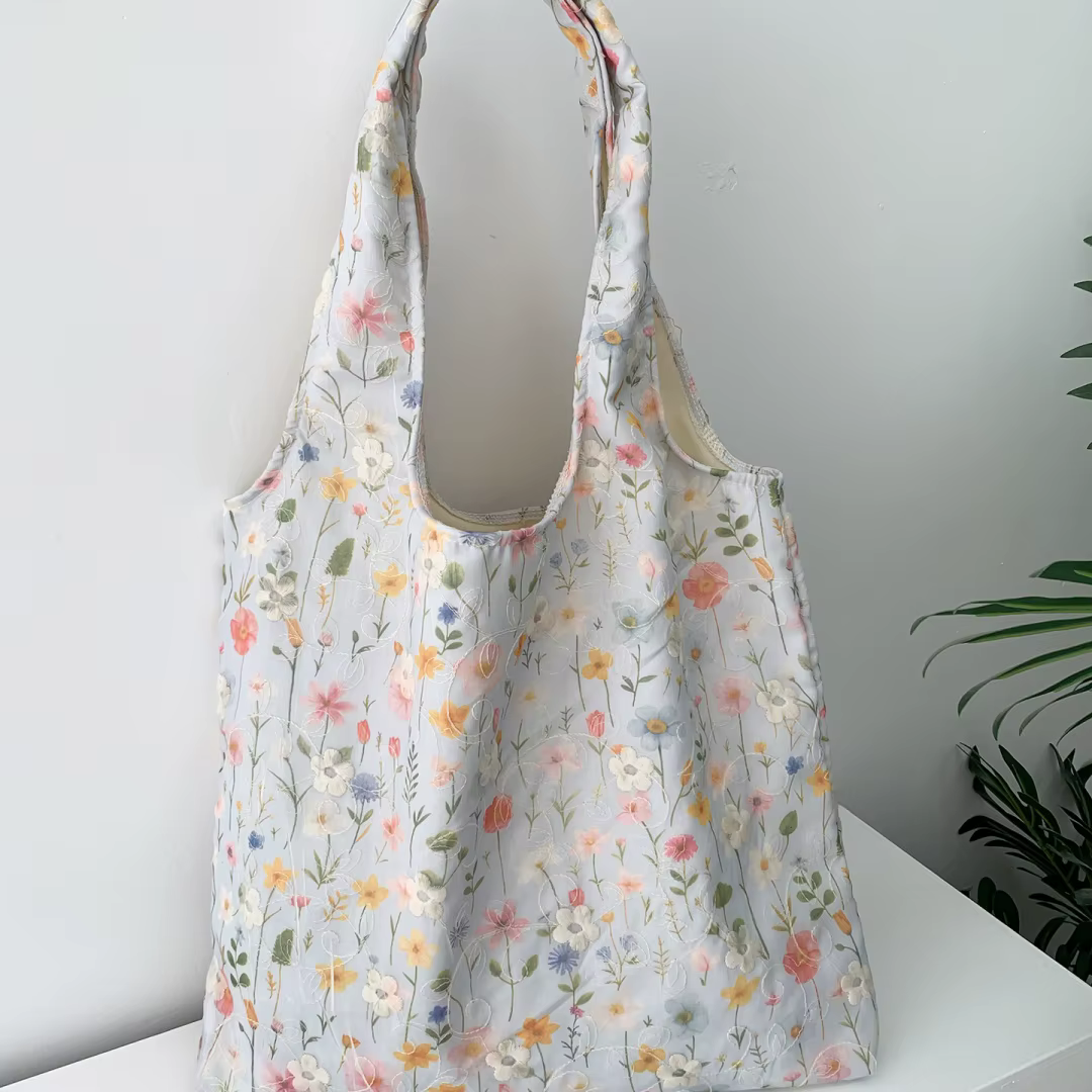 Sac à main léger brodé à fleurs