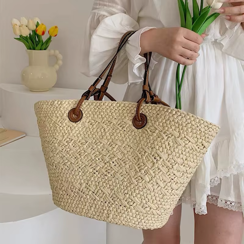 Sac fourre-tout en paille fait à la main