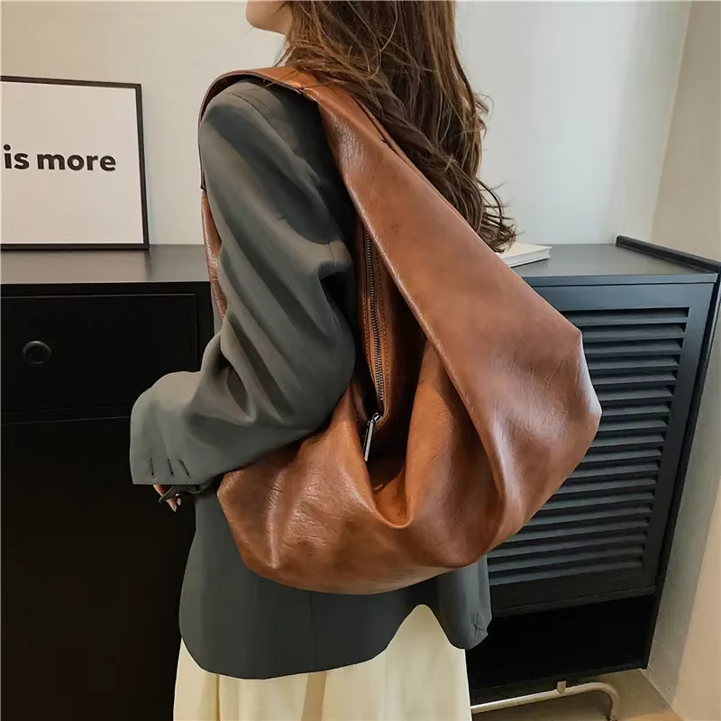 Grands sacs à bandoulière noirs pour femmes