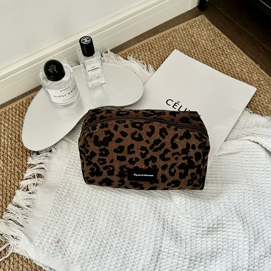 Petite trousse de maquillage à imprimé léopard