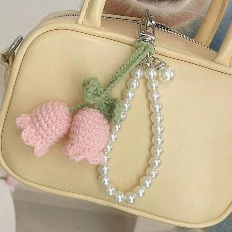 Breloque de sac en crochet fait main en forme de tulipe avec chaîne de perles