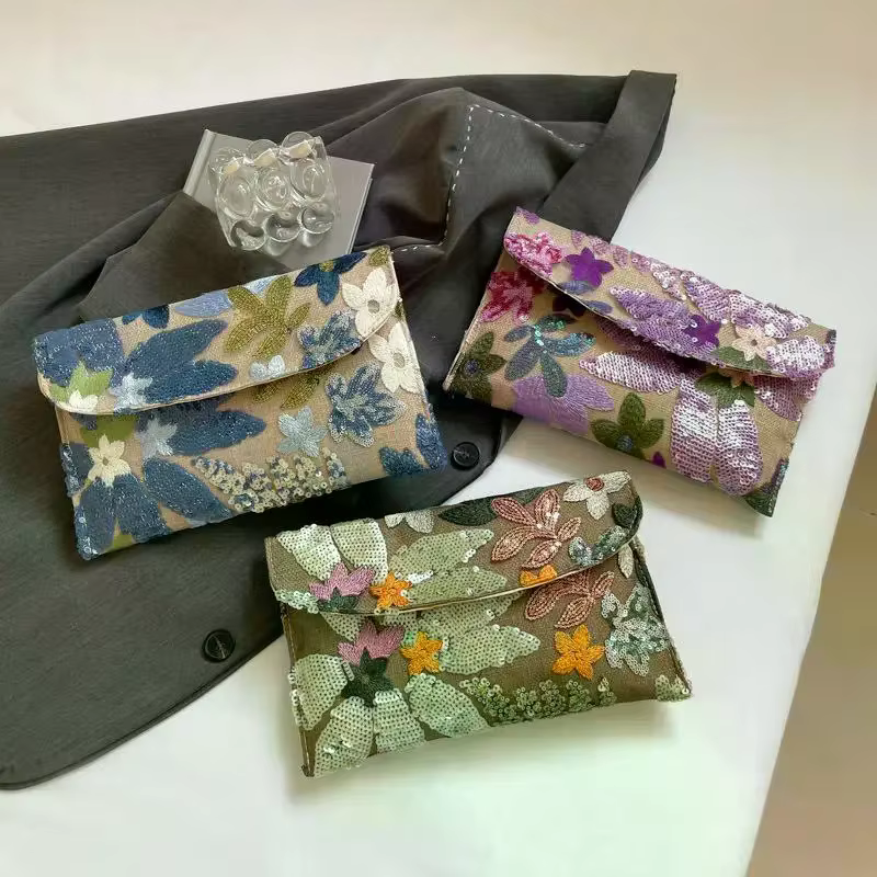 Pochette de soirée brodée florale à paillettes