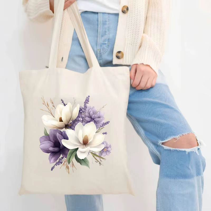 Sac fourre-tout en toile crème avec magnolia et imprimés floraux lavande pour un usage quotidien et un shopping