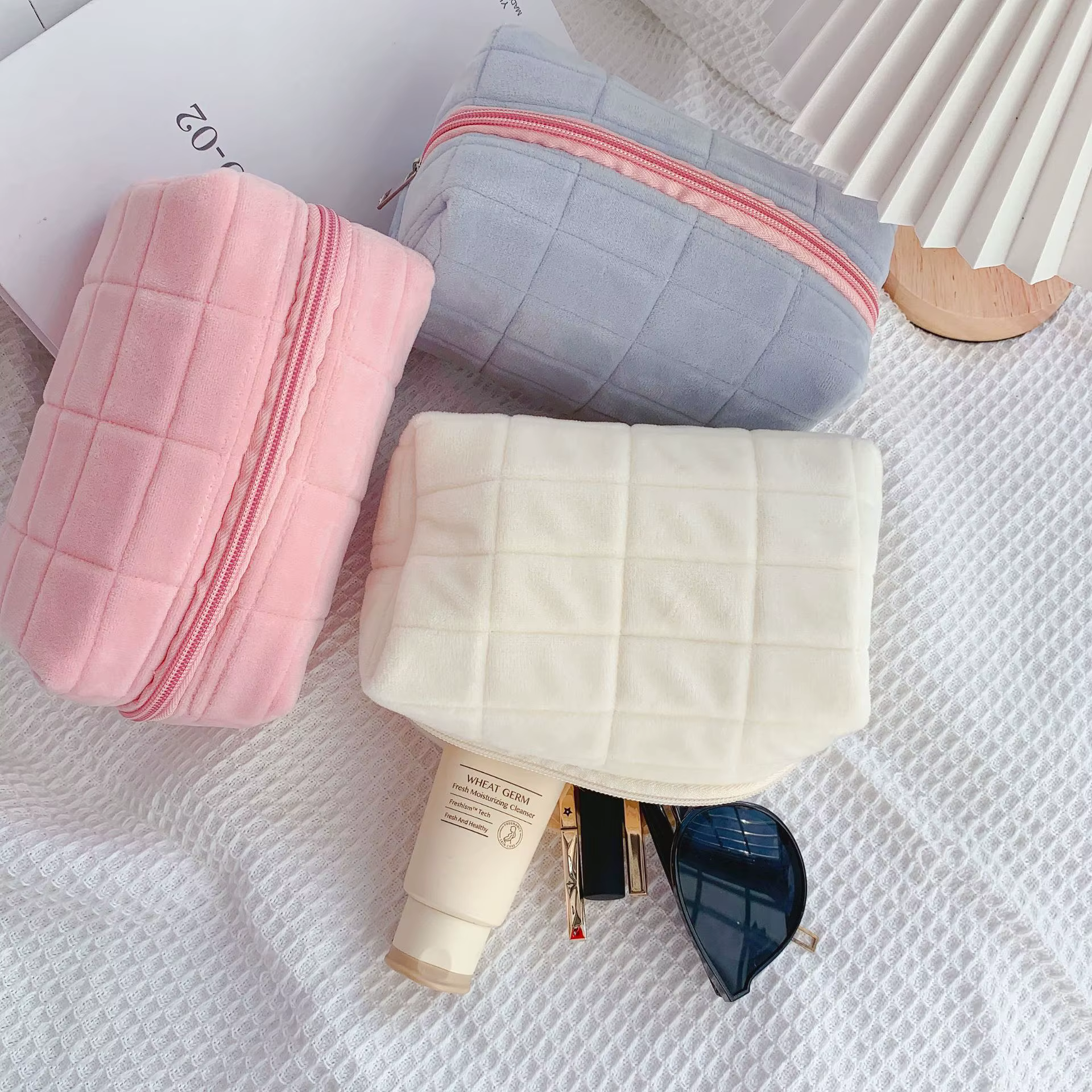 Trousse de maquillage en fourrure mignonne pour femmes