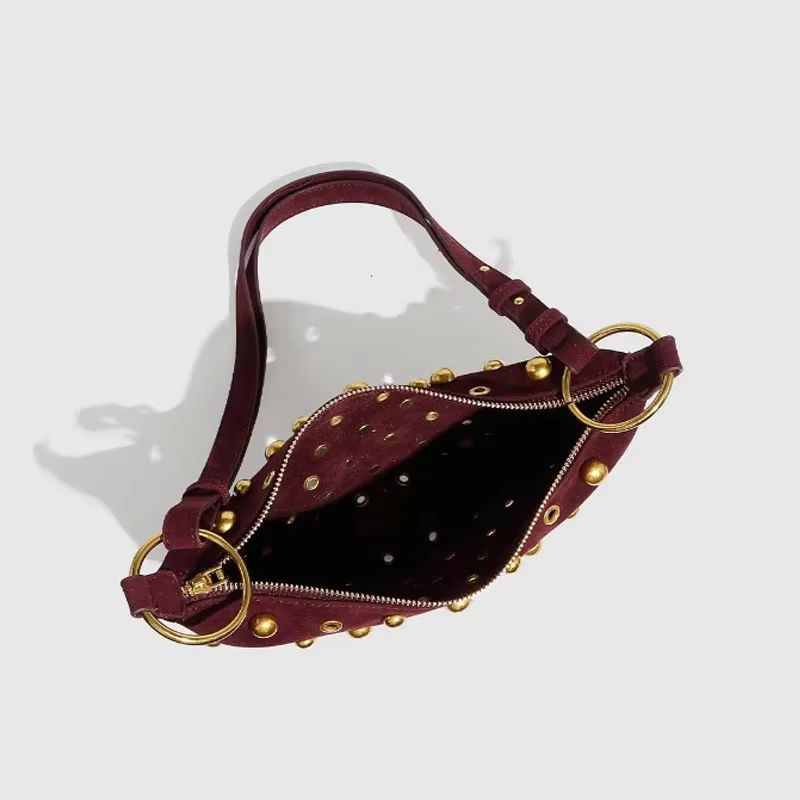Sac à bandoulière clouté de styliste