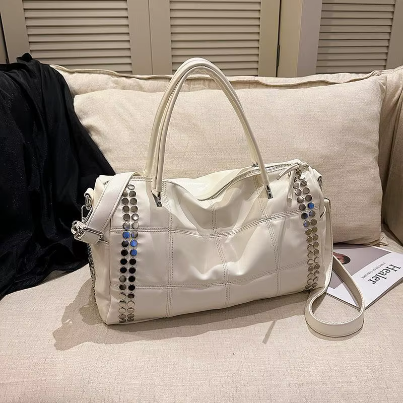 Nouveau Sac Fourre-tout Femme 2026 Style Rétro avec Rivets Métalliques