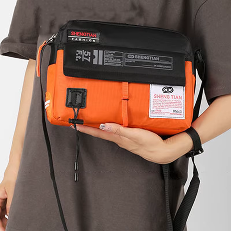 Sac à bandoulière décontracté tendance en nylon, mini sac à dos coloré à la mode, idéal pour l'extérieur