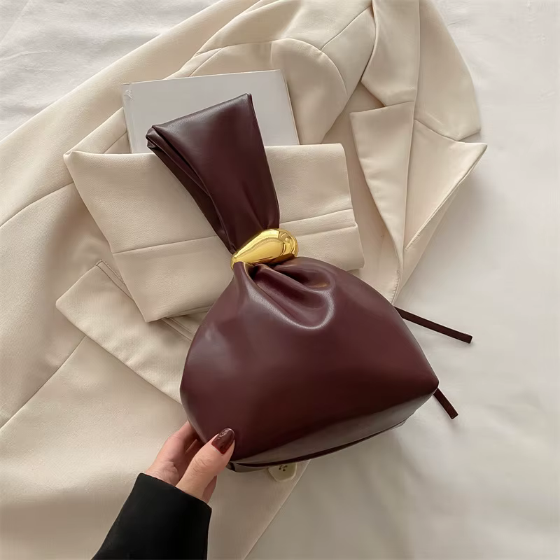 Pochette personnalisée en cuir souple pour femmes