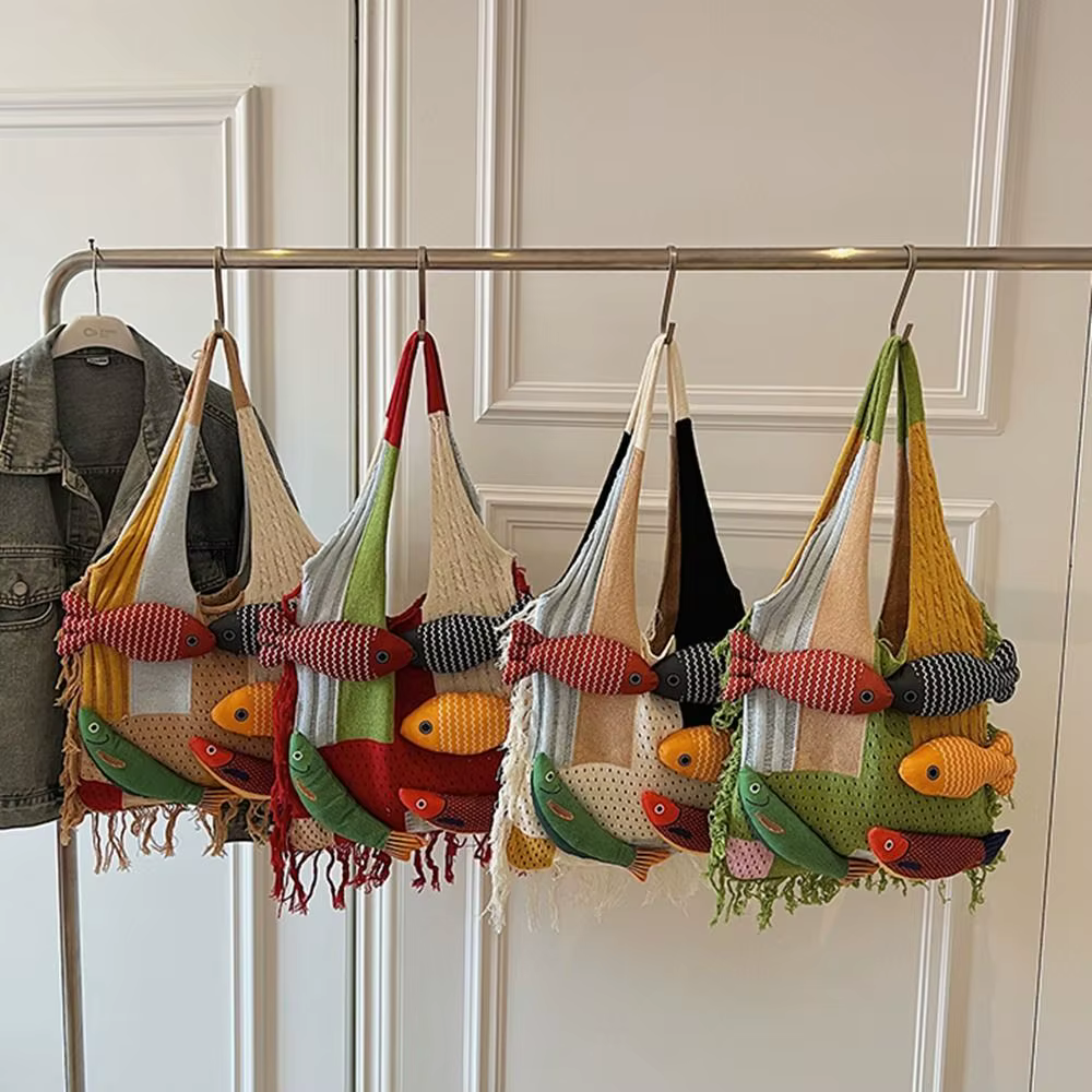 Sac à bandoulière d'été en coton Crochet, sac à main en tissage ajouré à la mode poisson, sac à main de grande capacité avec pompons, sac de plage, sac de Shopping
