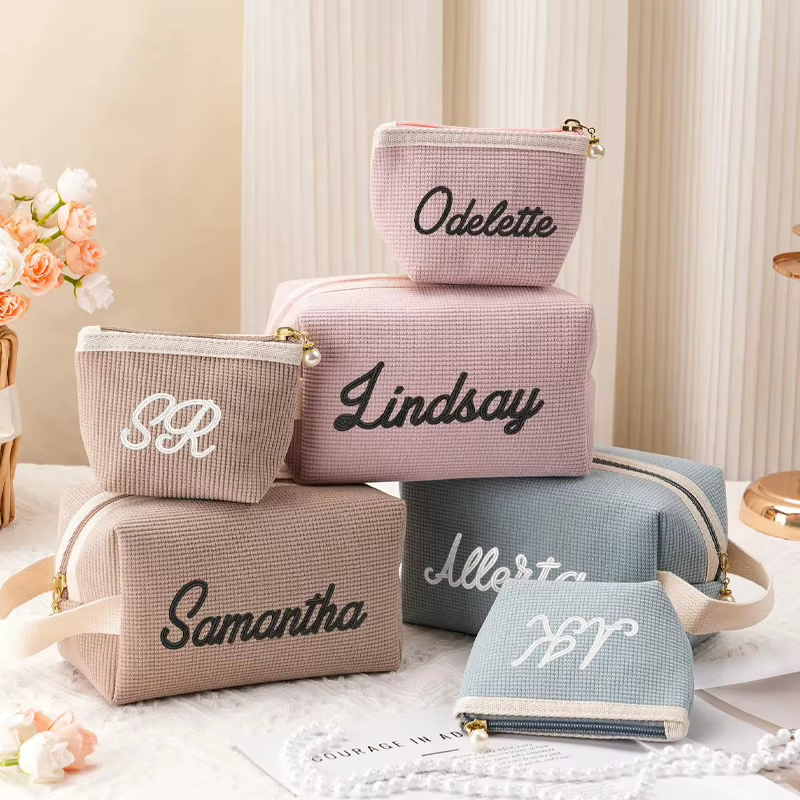 Pochette de maquillage personnalisée avec broderie de nom