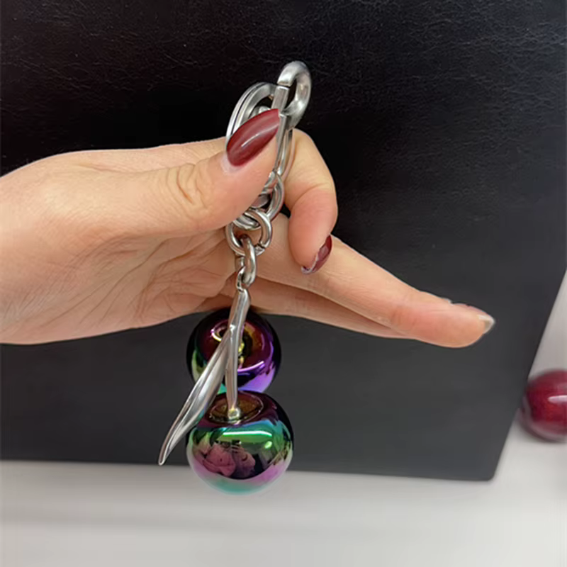 Pendentif cerise de couleur dégradée pour sac à main d'entraîneur