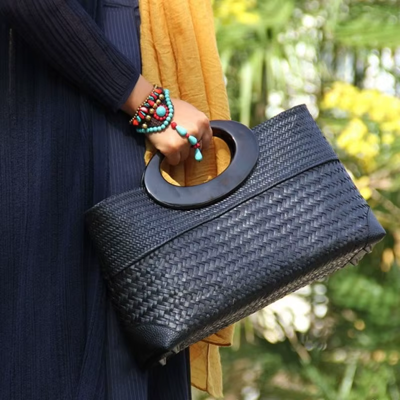 Sac tressé en rotin noir pour femme