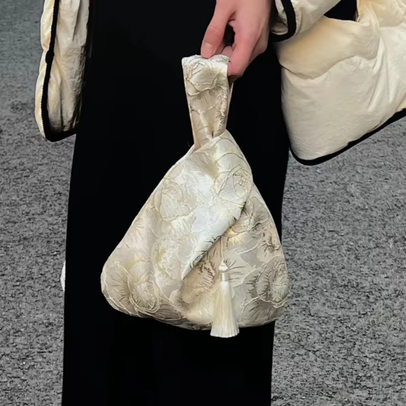 Sac à main en jacquard floral élégant avec nœud en satin et pompon
