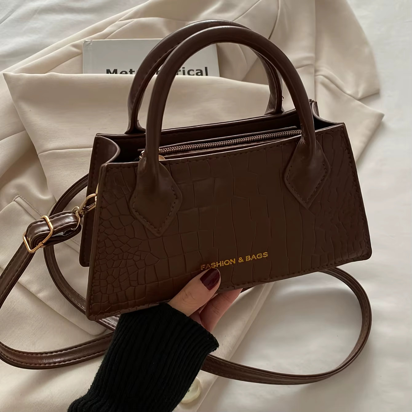 Petit sac élégant rouge bordeaux