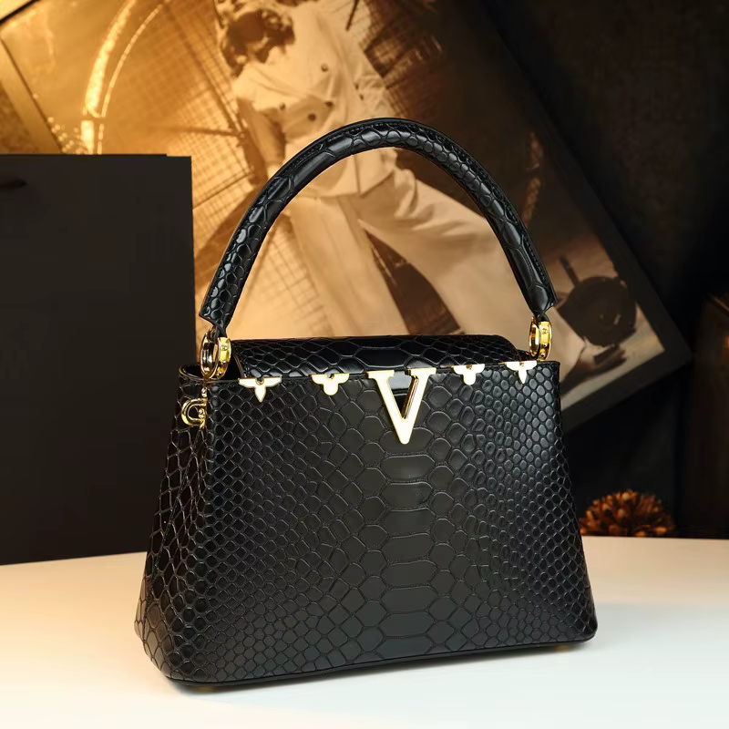 Sac à main à la mode et polyvalent avec une sensation haut de gamme. C'est un sac de niche pour les mamans d'âge moyen