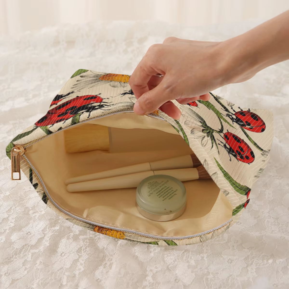 Trousse de maquillage en velours côtelé à motif coccinelle