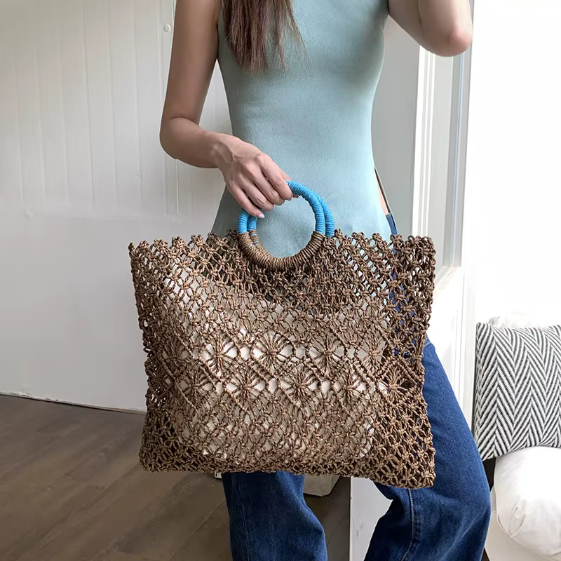 Sac de voyage en raphia et rotin