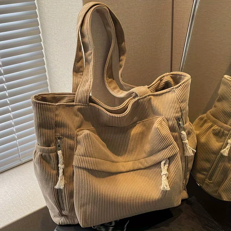 Sac fourre-tout en velours côtelé avec plusieurs poches