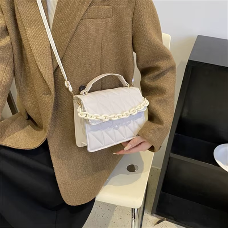 Mini sac fourre-tout carré matelassé chic