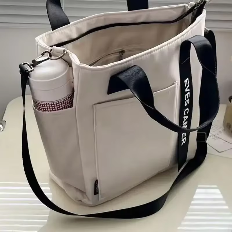 Nouveau Sac Fourre-tout Décontracté 2024 Grande Capacité Sac à Bandoulière en Nylon Imperméable Sac à Main en Toile Sacs Messager Simples et Tendance pour Étudiantes