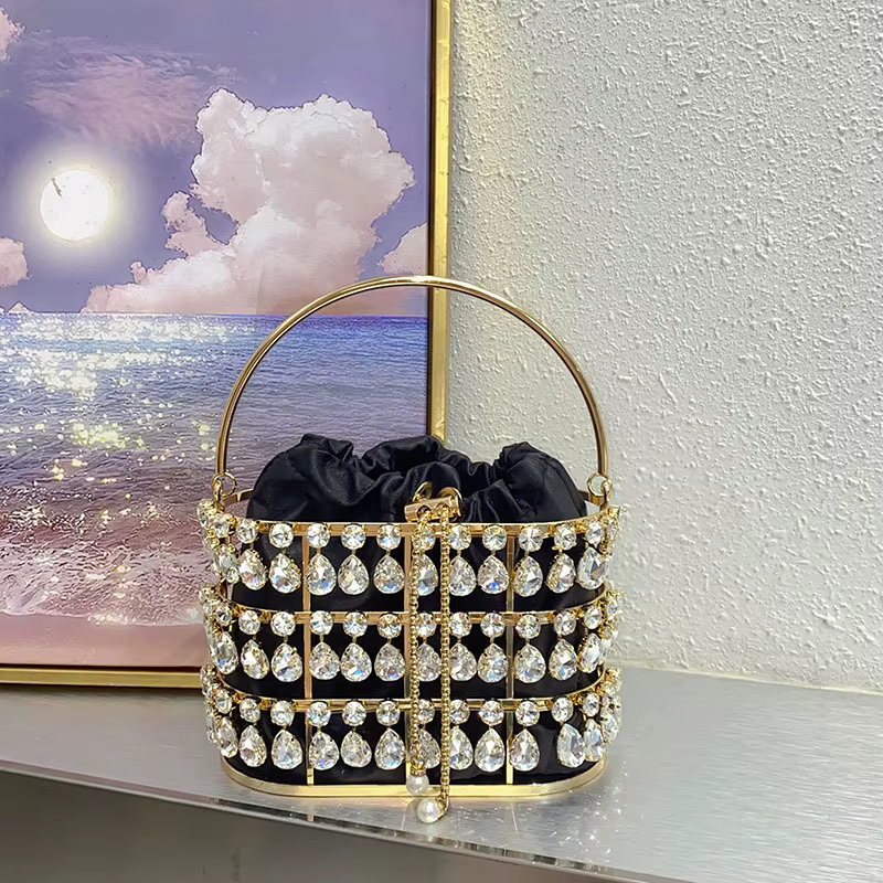 Sac seau clouté de luxe en diamant scintillant