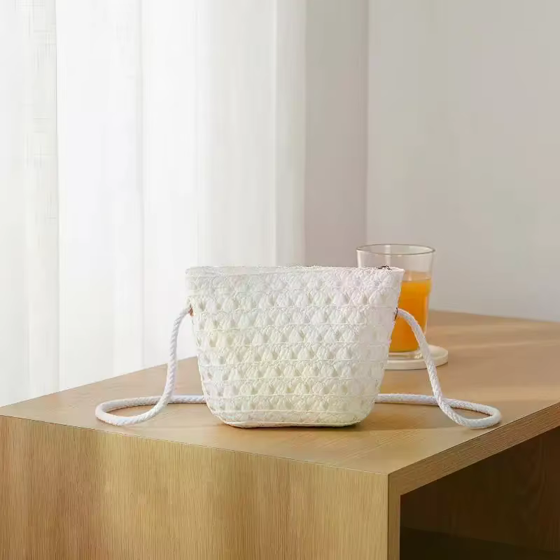 Sac à bandoulière tressé à la main en paille