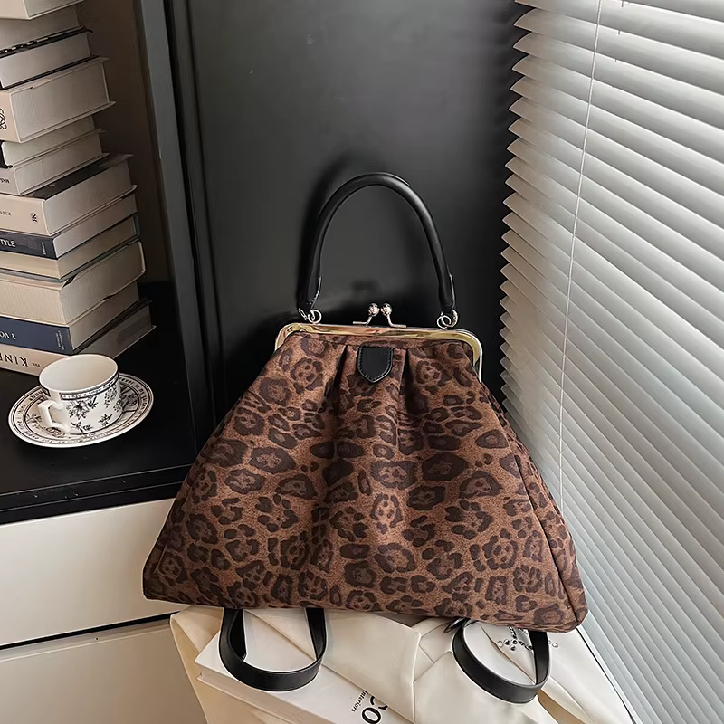Sac à main pochette léopard pour femme avec fermoir métallique