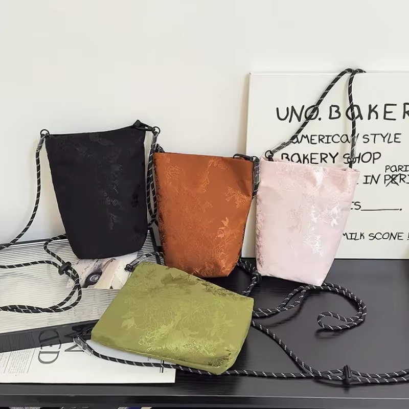 Sac fourre-tout de luxe haut de gamme pour femmes avec un design vintage et un logo en lettres