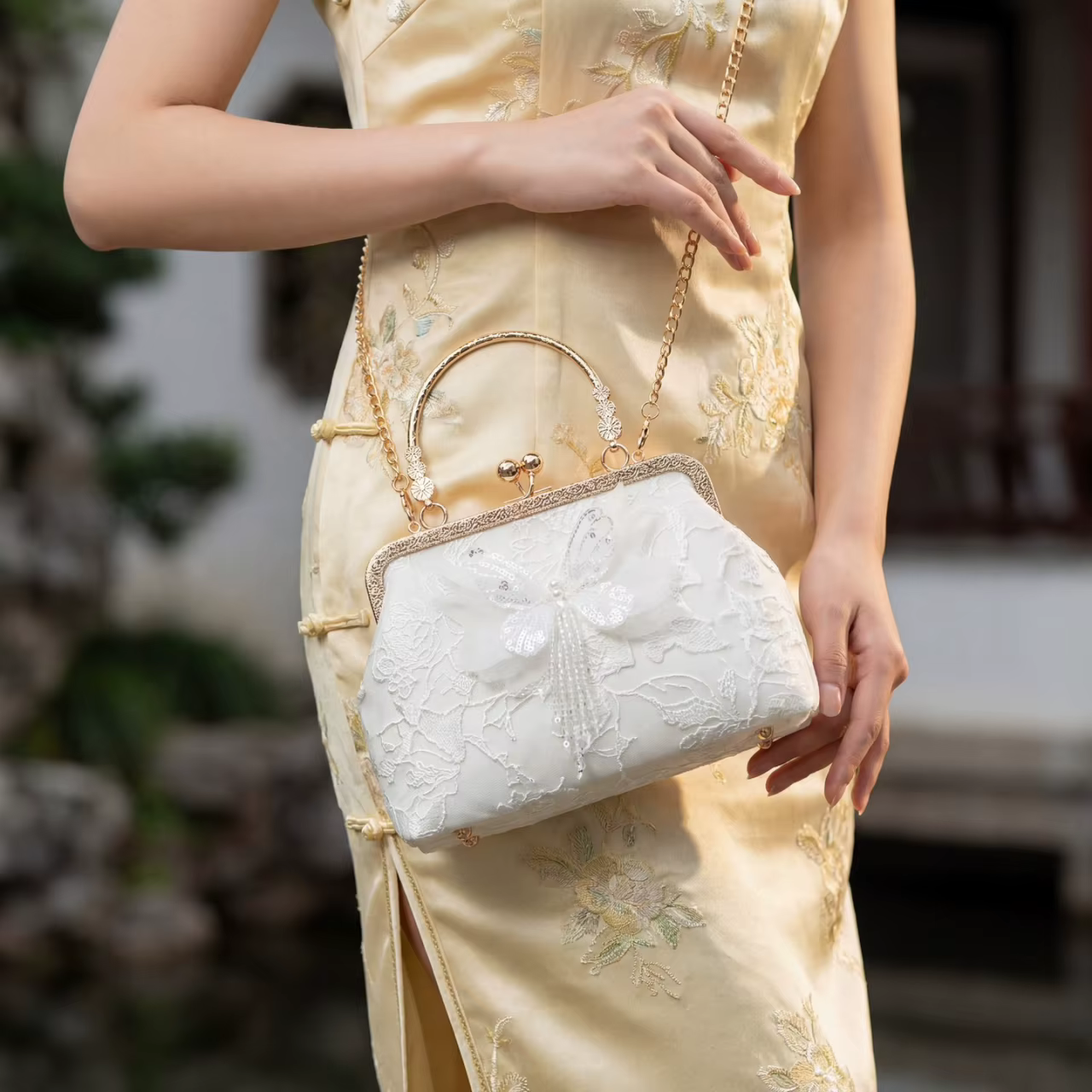 Pochette brodée papillon style chinois