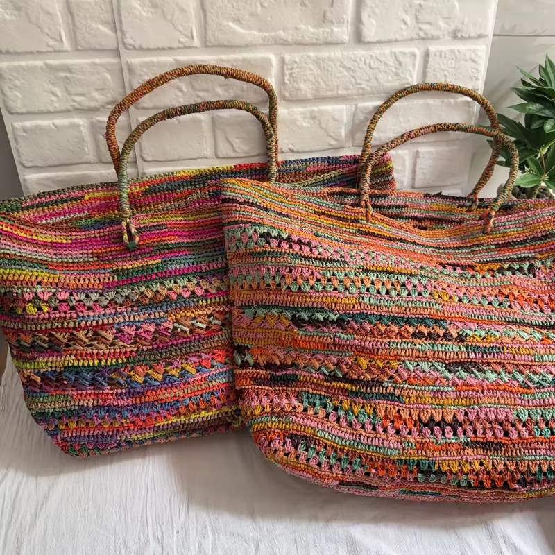 Sac à main en raphia coloré tissé à la main
