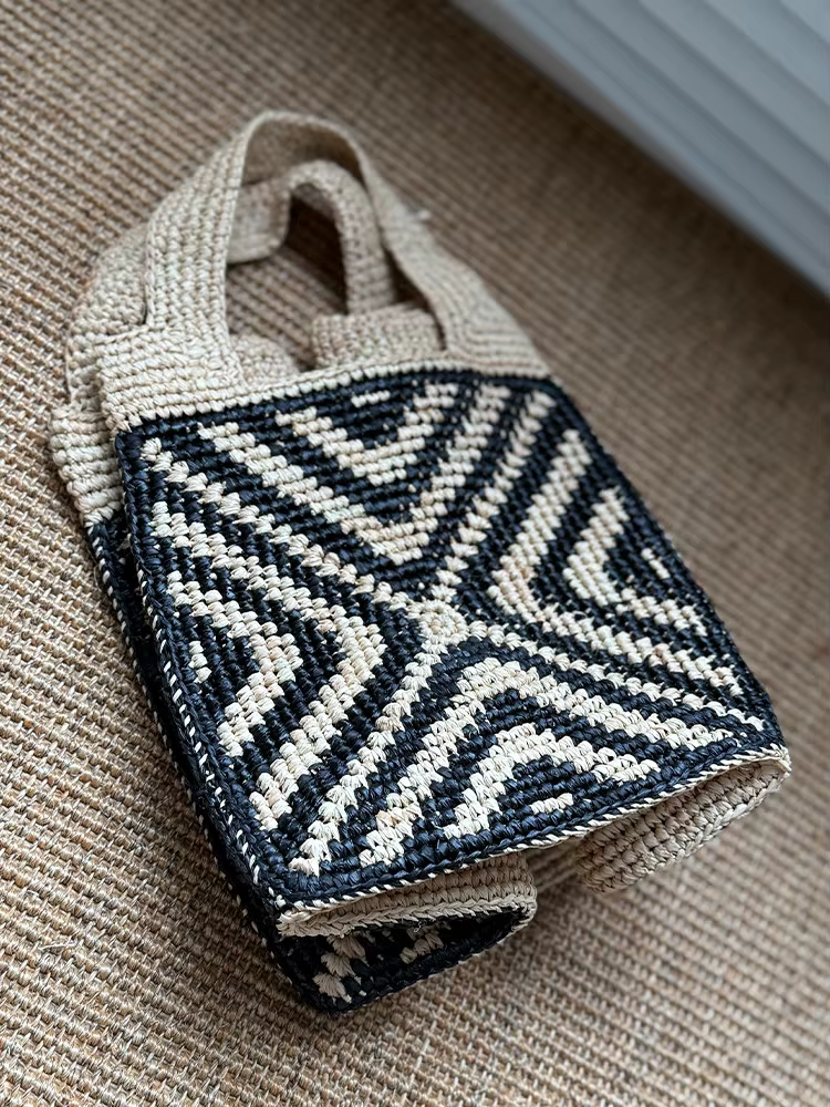 Sac fourre-tout en raphia tressé à la main pour femme