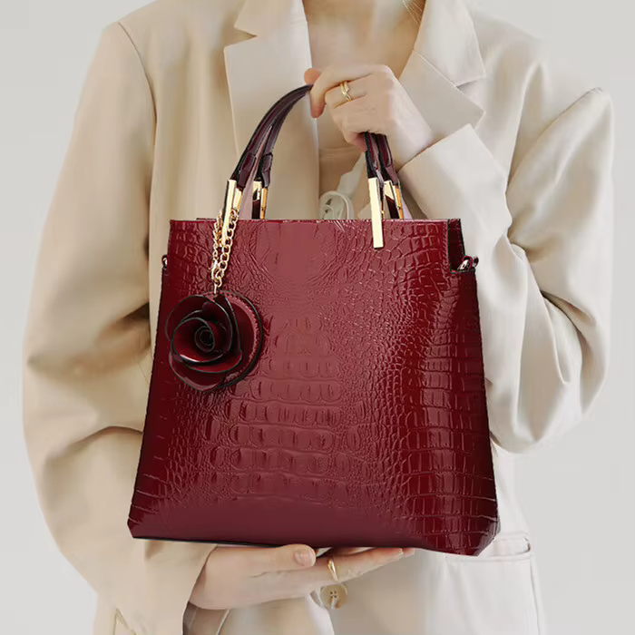 Sac à main en cuir verni effet crocodile pour femme