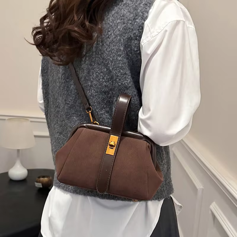 Fouet de sacs à bandoulière en faux daim solide pour femme
