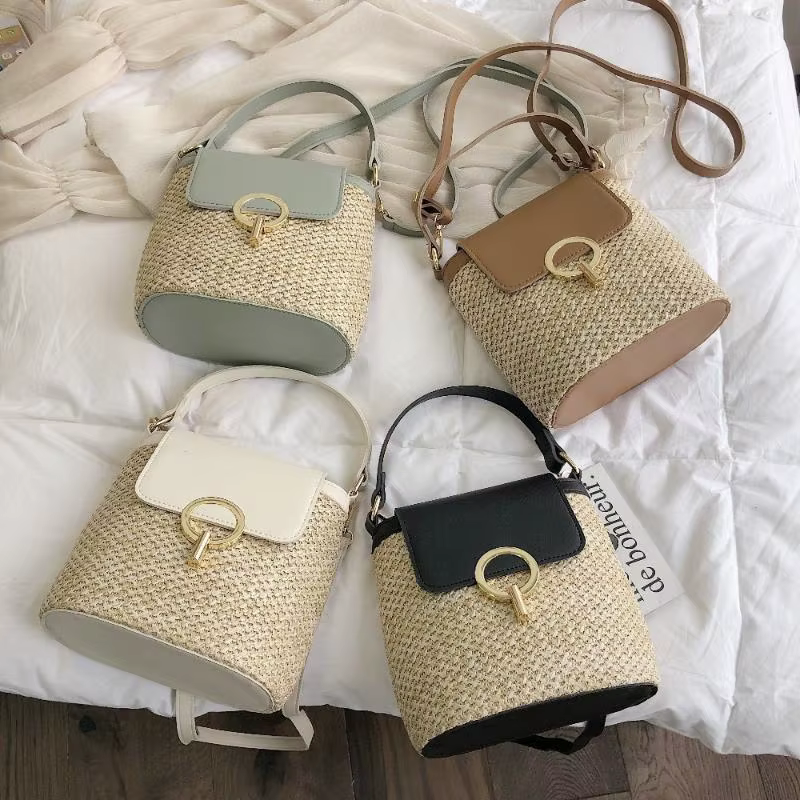 Petits sacs seau en paille pour femmes